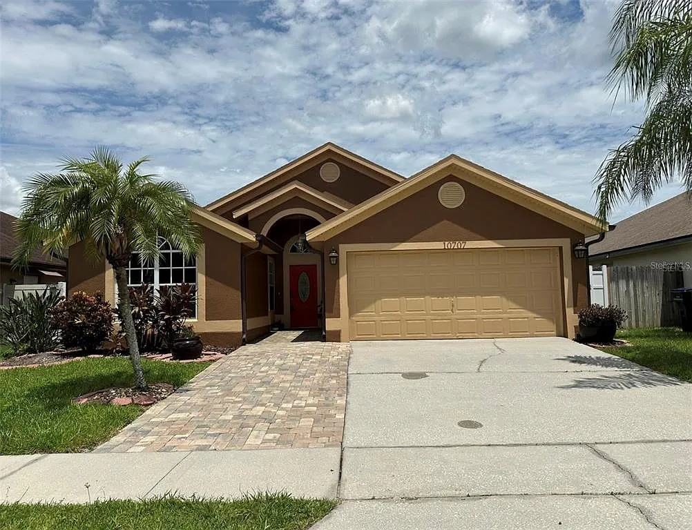 4 bed, 2.0 bath, 1620 sqft, $2,700 — Photo 2