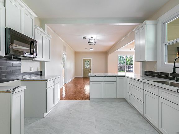 4th image of 205 Olinde St