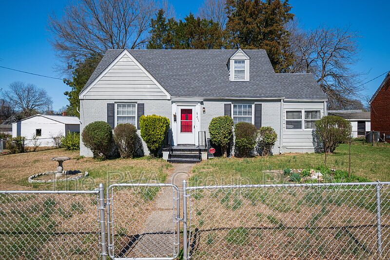 1st image of 211 Larne Ave