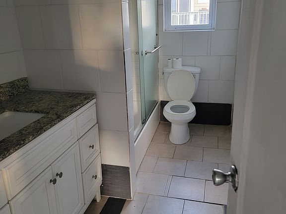 4th image of 368 E Chester St Floor 2