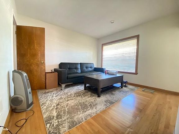 3rd image of 647 College Dr