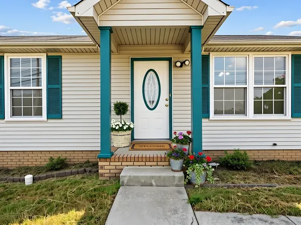 900 Garrettsburg Rd, Clarksville, TN 37042