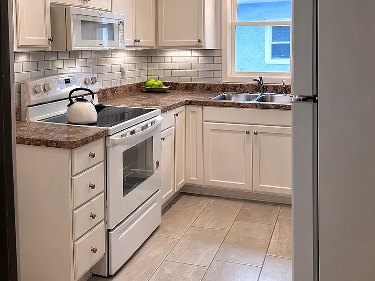 Stunning kitchen. Back splash just added