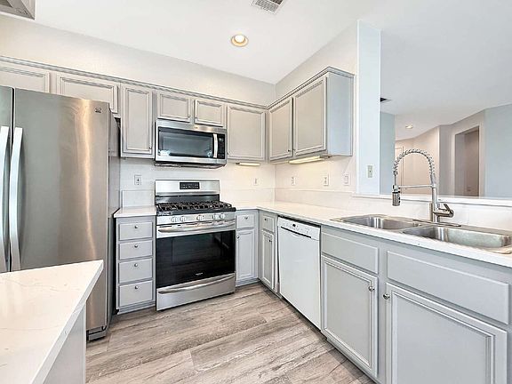 5th image of 27044 Victoria Ln Unit 103