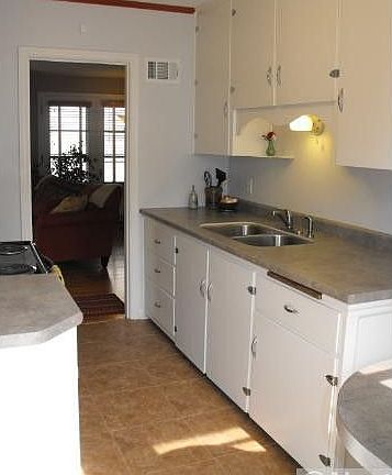4th image of 825 Wilkie St
