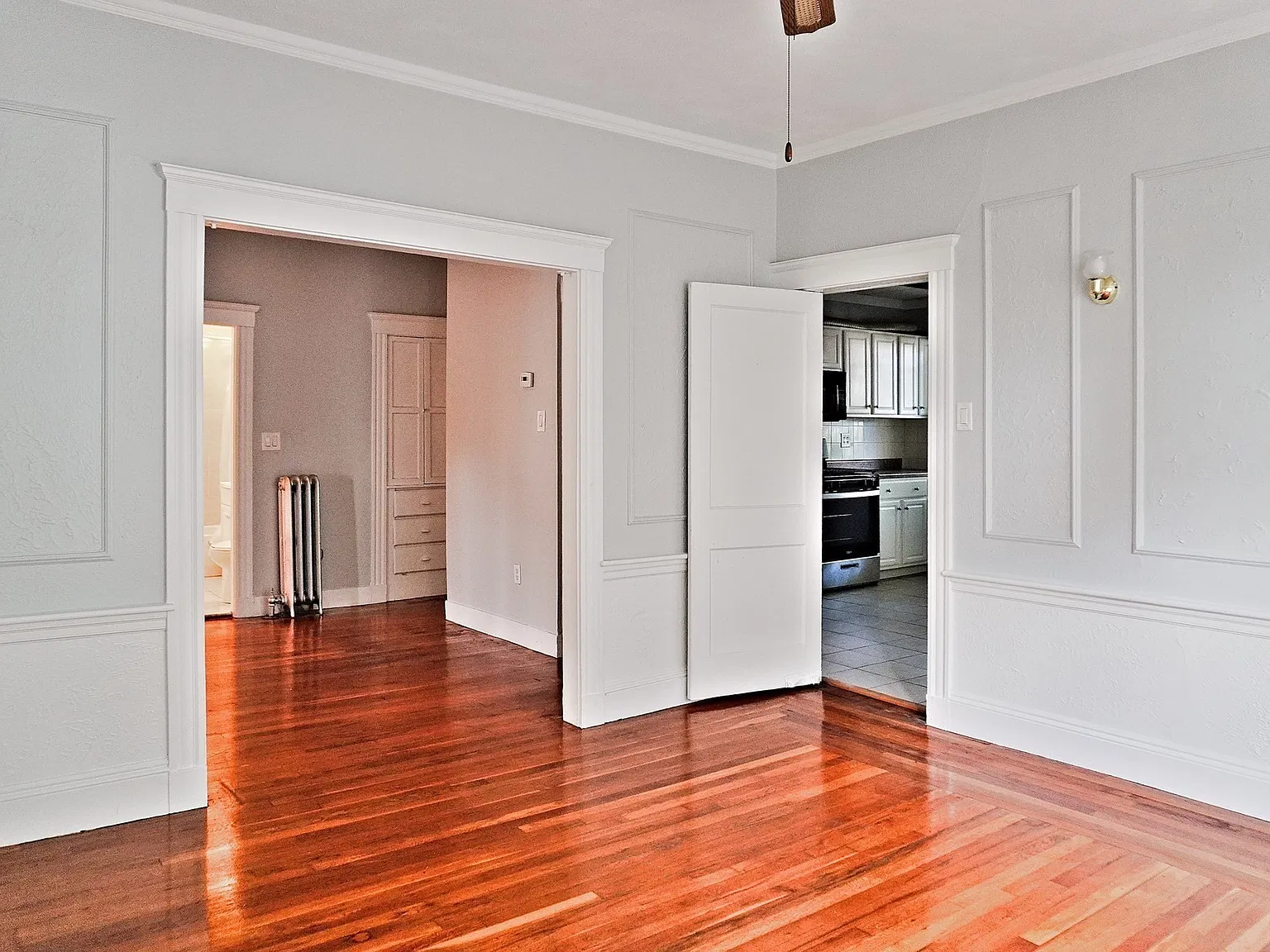 3 bed, 1.0 bath, 1450 sqft, $2,950 — Photo 3