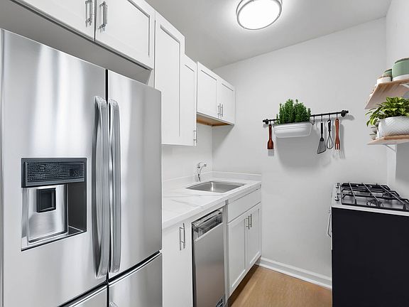 3rd image of 1001 N Delaware St #36