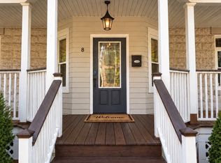 8 Chapel St, Easthampton, MA 01027