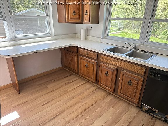 4th image of 1931 Lakeland Dr