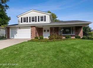 1032 Crabtree Ln, Libertyville, IL