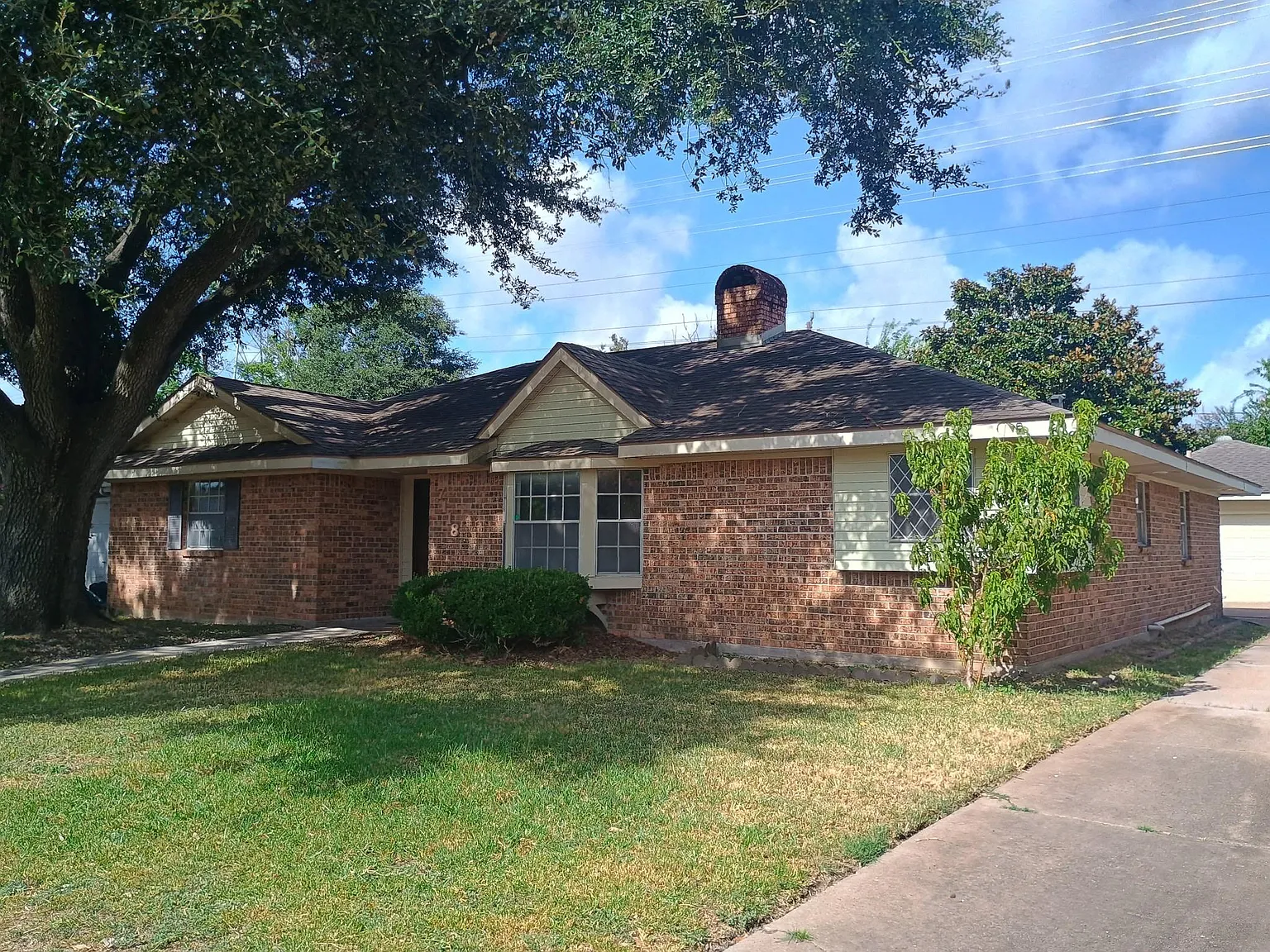 3 bed, 2.0 bath, 2005 sqft, $2,300 — Photo 2