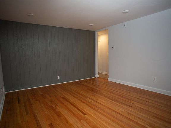 4th image of 133 Melrose Ave