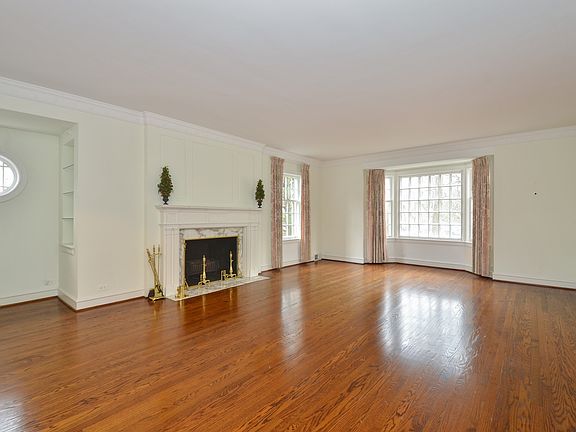 3rd image of 1315 Forest Glen Dr N