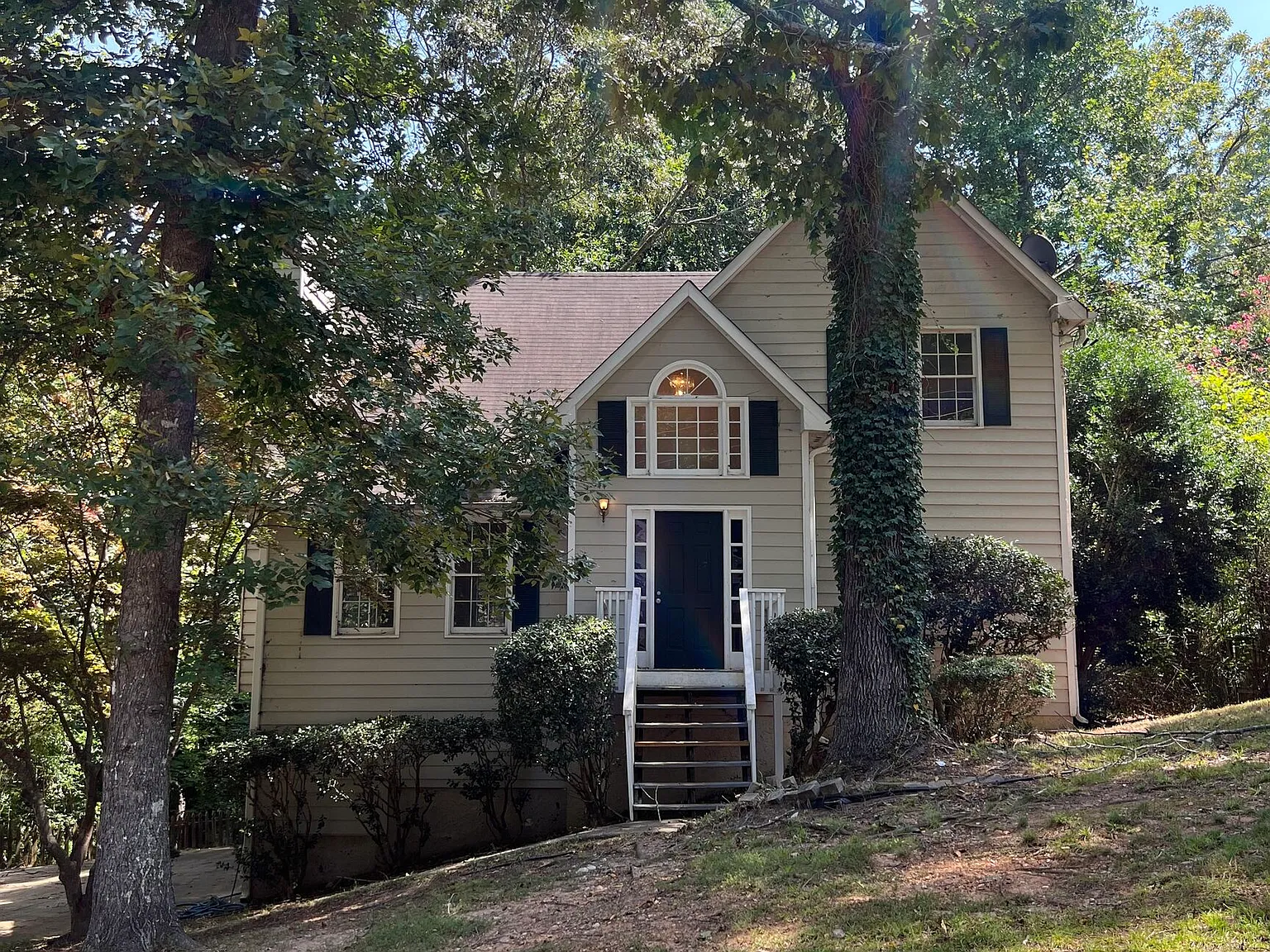 4 bed, 2.5 bath, 1834 sqft, $1,900 — Photo 1