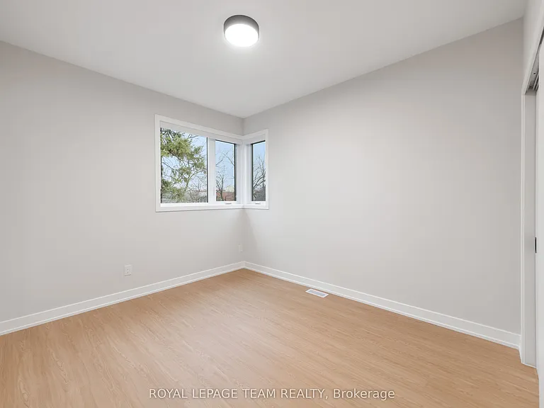 49 Grosvenor Ave #3 — Photo 34