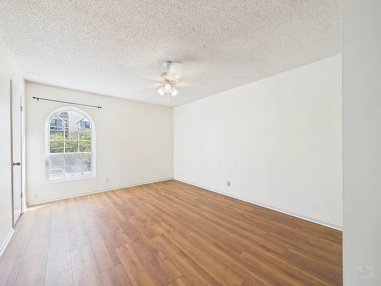 910 Duncan Ln — Photo 29