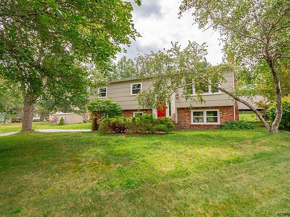 2nd image of 10 Danbury Ct