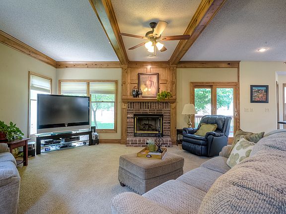 Family Room w/Fireplace