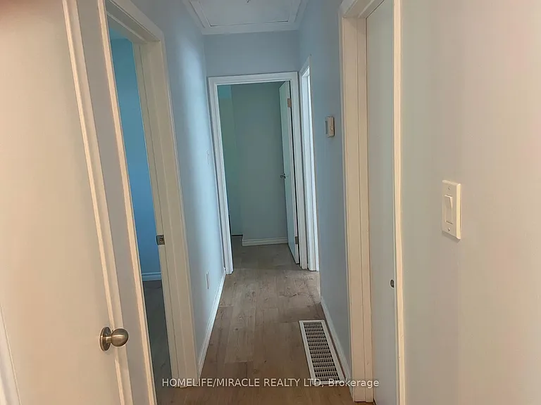 25 Thornridge Cres #MAIN FLOOR — Photo 4