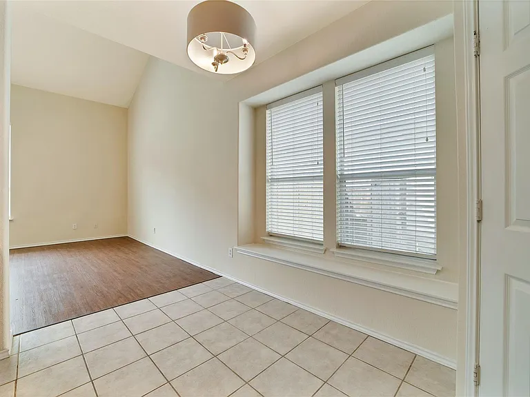 121 Park Ln — Photo 14