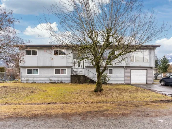 385 3rd Ave, Hope, BC V0X 1L0