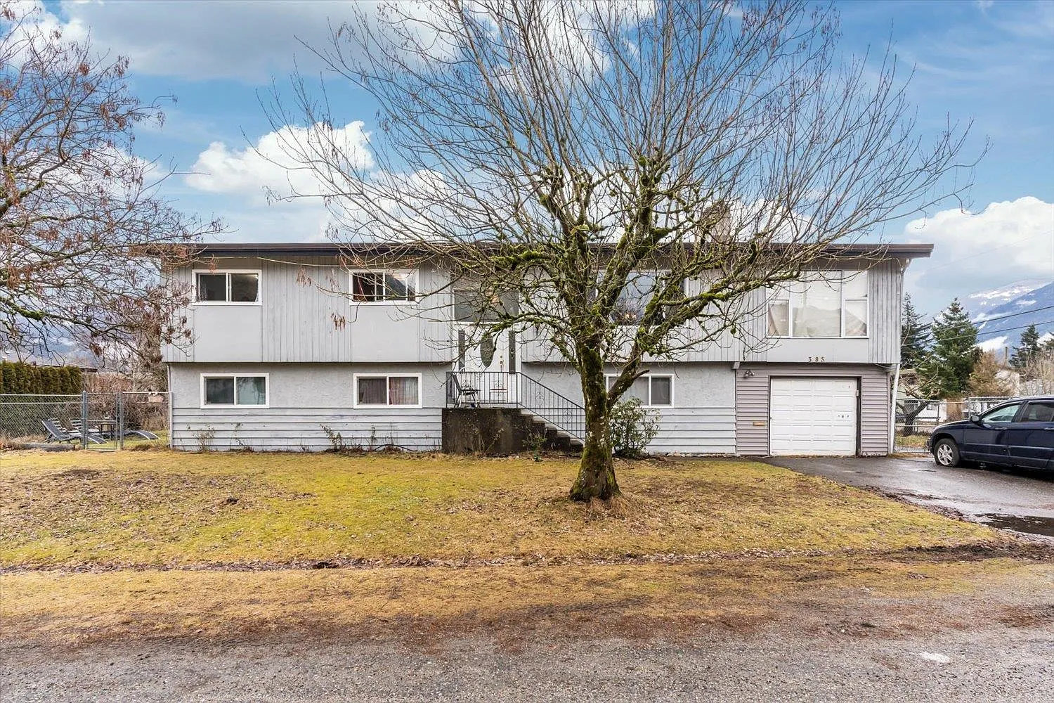 385 3rd Ave photo 1