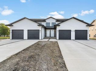 3112 Gingko Ln, Muscatine, IA 52761