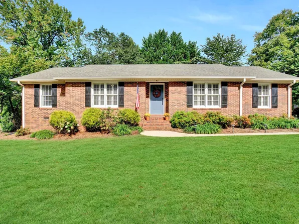 5 Hitching Post Ln, Greenville, SC 29615