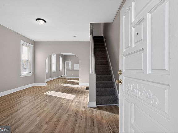 5th image of 738 Division St