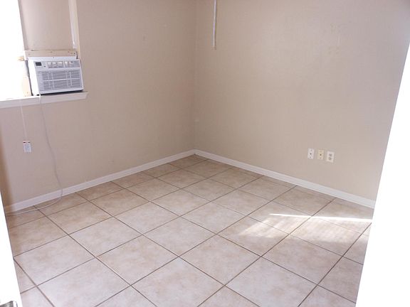 3rd image of 215 Hidalgo Dr