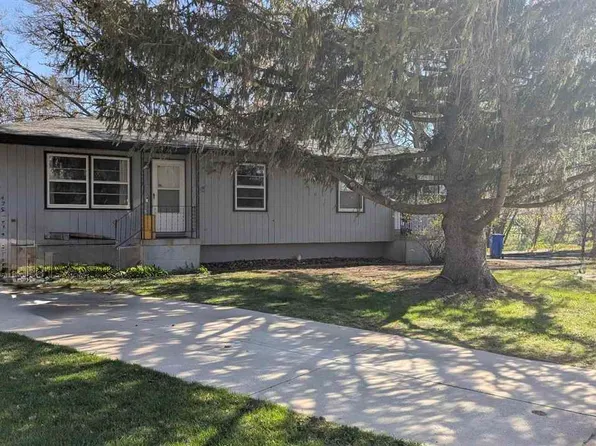 425/427 Heritage Pl, North Liberty, IA 52317