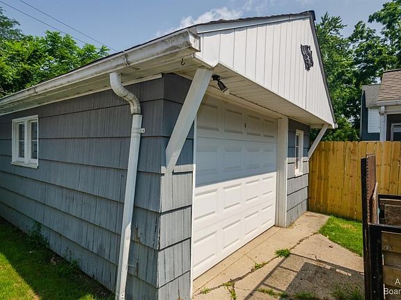 4th image of 709 Collegewood St