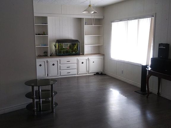 3rd image of 137 Sir George Dr