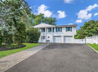 5 Wesleyan Ct, Smithtown, NY 11787