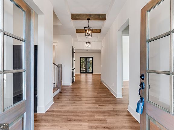 5th image of 682 Ferguson Pl
