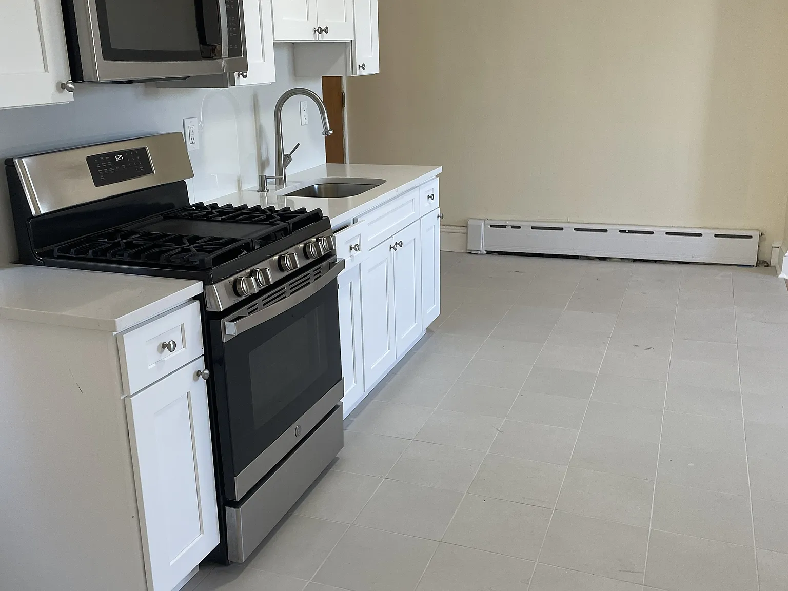 2 bed, 750 sqft, $1,890 — Photo 2
