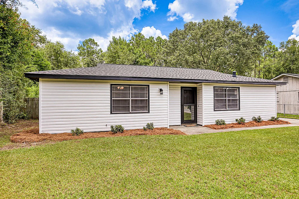 3 bed, 1130 sqft, $1,900 — Photo 3