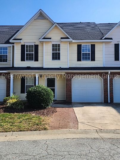 1st image of 19 Cambridge Oak Cir
