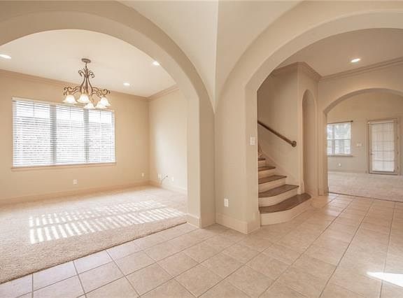 5th image of 708 Chapel Hill Ln
