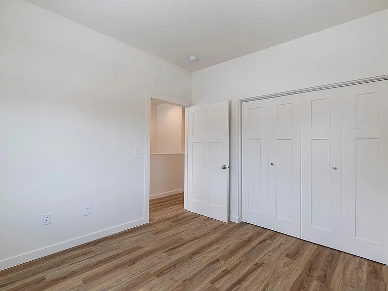 909 Poplar St — Photo 17