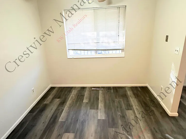 1214 Riverdale — Photo 4