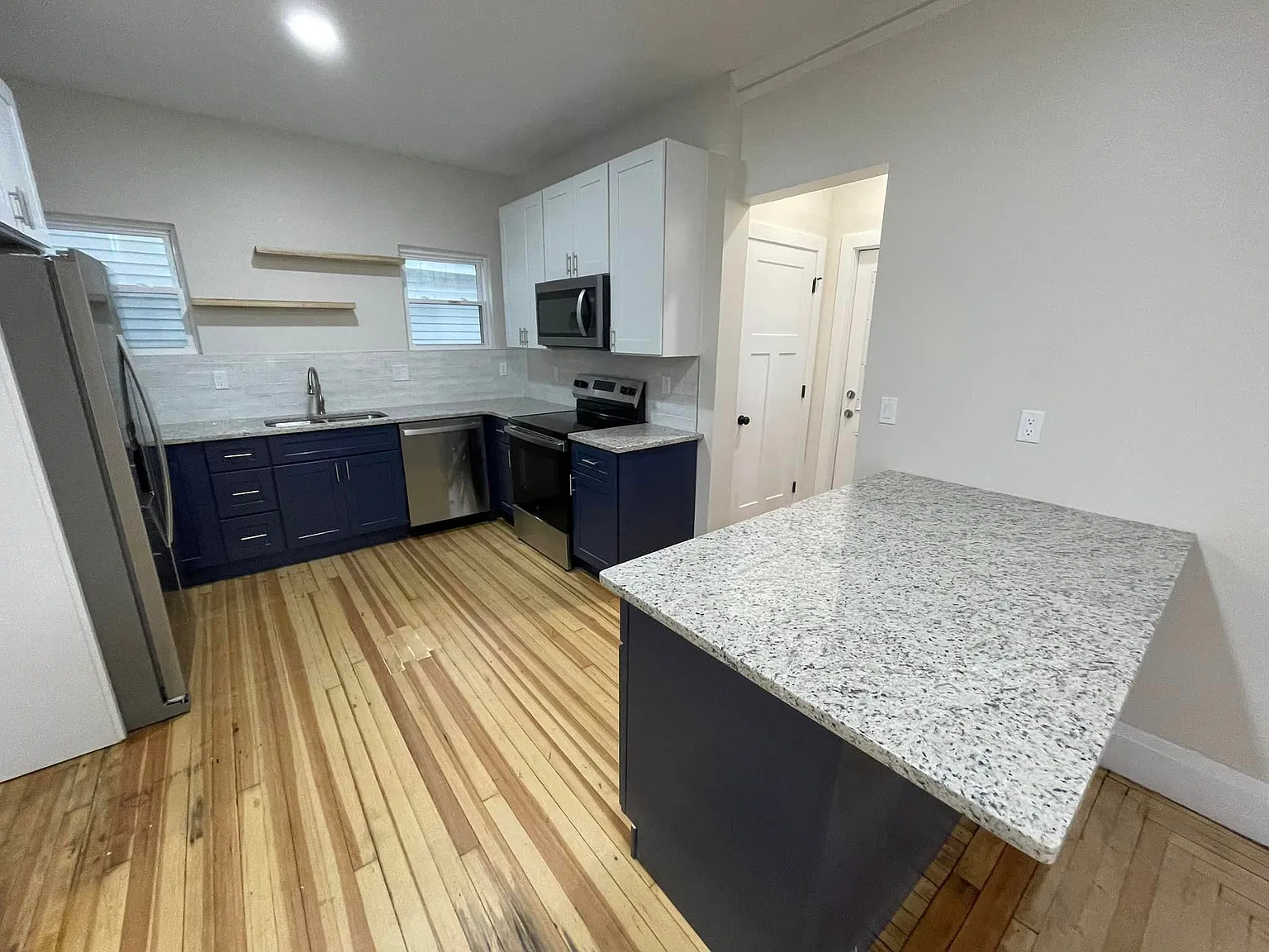 4 bed, 2.5 bath, 2372 sqft, $2,200 — Photo 4