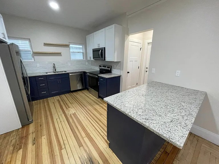 1506 W Grand Ave — Photo 4