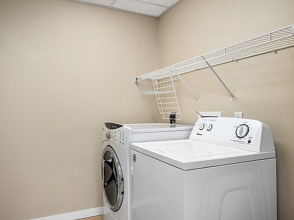 11. Mallview 3A - Laundry