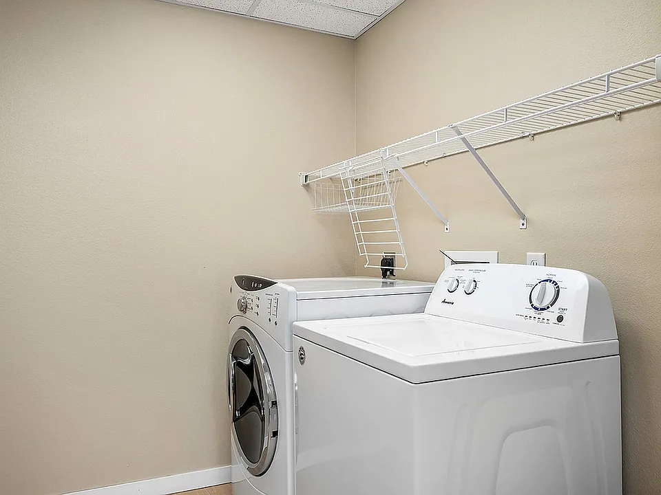 11. Mallview 3A - Laundry