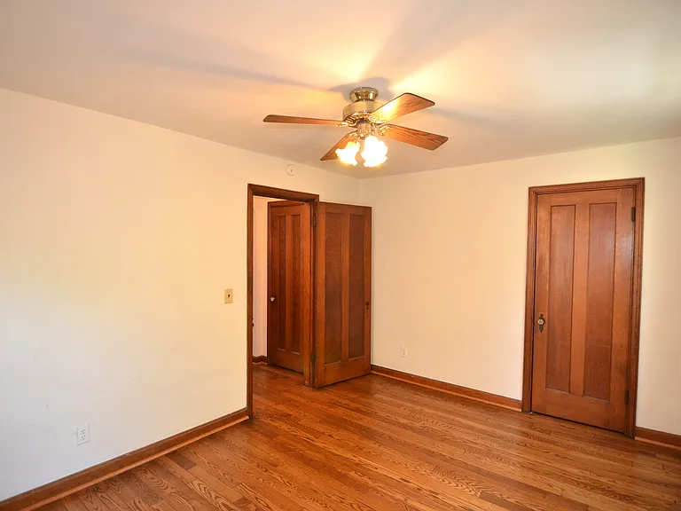 2553 Williams Ave #3 — Photo 11