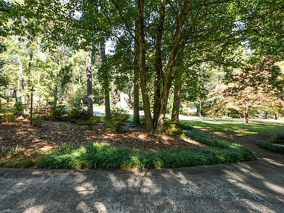 3rd image of 267 Creek Ct SW