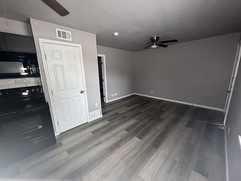 2834 Cedar Cir #4 — Photo 5