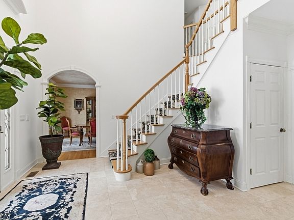 2nd image of 4 Deer Trail Rd