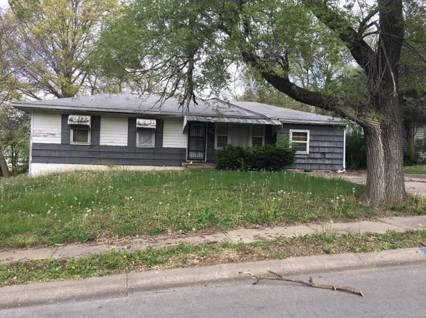 8618 Winchester Ave, Kansas City, MO 64138